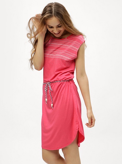 Růžové šaty s kratkým rukávem a zavozováním v pase Ragwear